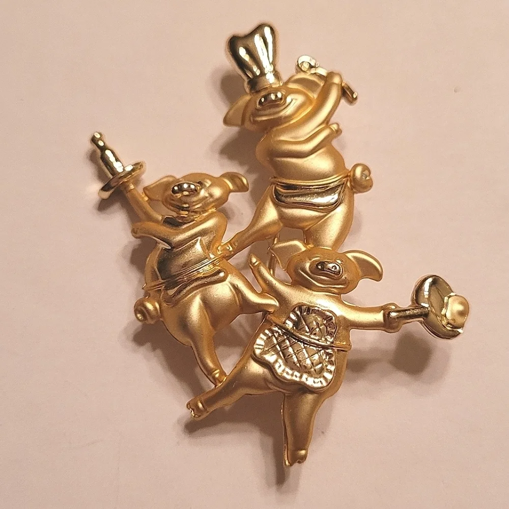 Vintage AJC‎ Jewelry Gold Tone Three Little Pigs Chef Brooch Pin Whimsical